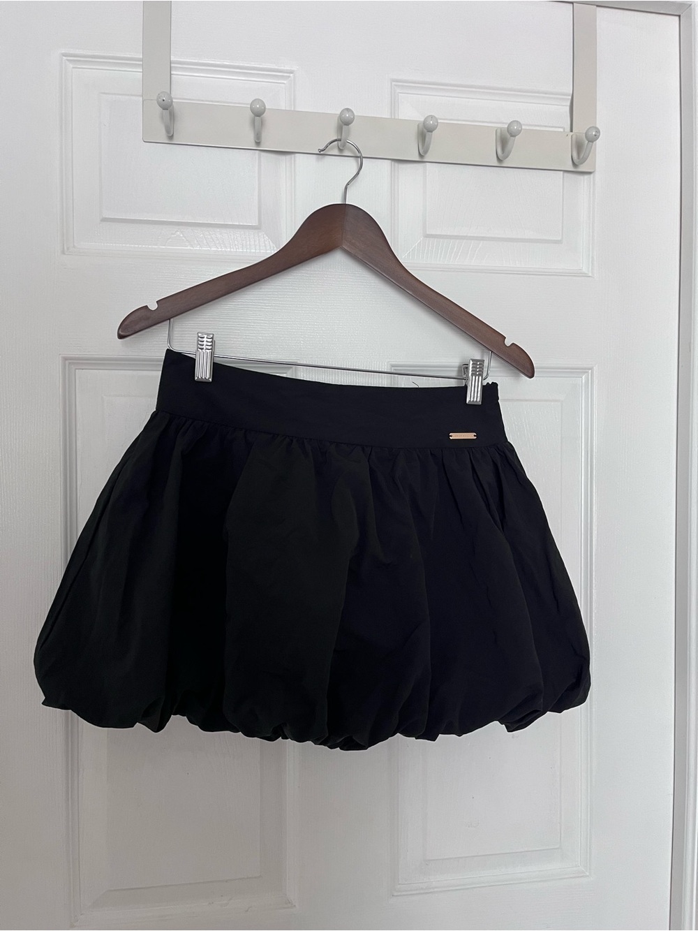 MISGUIDED BLACK MINI BUBBLE SKIRT